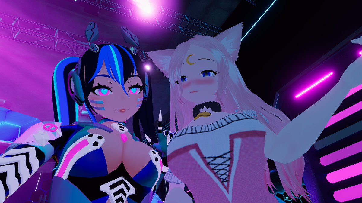 Crazy night in #VRChat 💙 https://t.co/sKbN8aZt8u