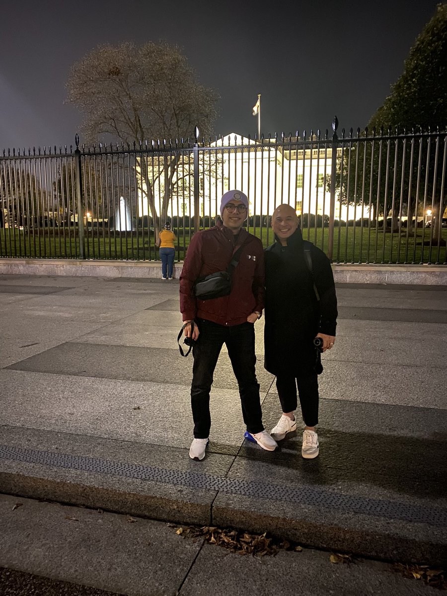 rob_balasabas's tweet photo. @SirAmirr &amp; I thought we’d see if @JoeBiden was around for a quick chat 😂

#whitehouse #washingtondc #usawhitehouse https://t.co/BdkOsNaDyX