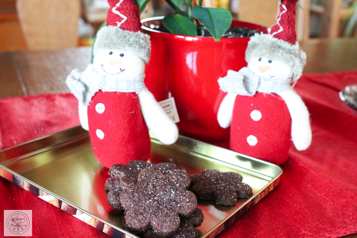 PaneBistecca's tweet photo. Basler Brunsli https://t.co/fVFJulxqCd und etwas Geschichte dazu auf meinem Blog!
#diekulinarischewelreise #blogevent @volkermampft @fluffigundhart #weihnachten #christmas #weihnachtsplaetzchen #christmascookie #dessert #schokolade #chocolate #swiss https://t.co/J08K8SPkjN