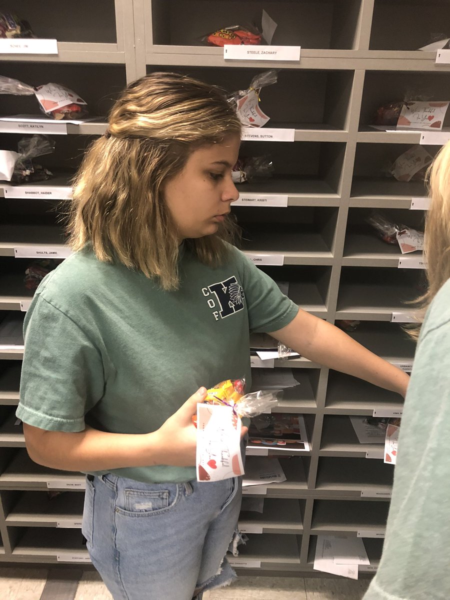 Circle of Friends and my 3rd period students handing out “Thankful for you” treats to the KHS staff. <a href="/KellerHSCOF/">Circle of Friends</a> <a href="/KISDAthletics/">Keller ISD Athletics</a> <a href="/KellerSped/">Keller ISD SpEd</a>