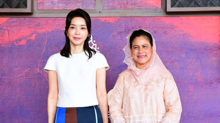 Leonita_Lestari's tweet photo. Teman terbaik seorang anak laki-laki adalah ibunya dan ketika amarah anak laki - lakinya membuncah, sang ibu -- yang adalah guru pertamanya-- dengan tersenyum akan berucap satu kata "S A B A R..."🥹
.
.
.

#IbukuInspirasiku https://t.co/SNwcXStALA