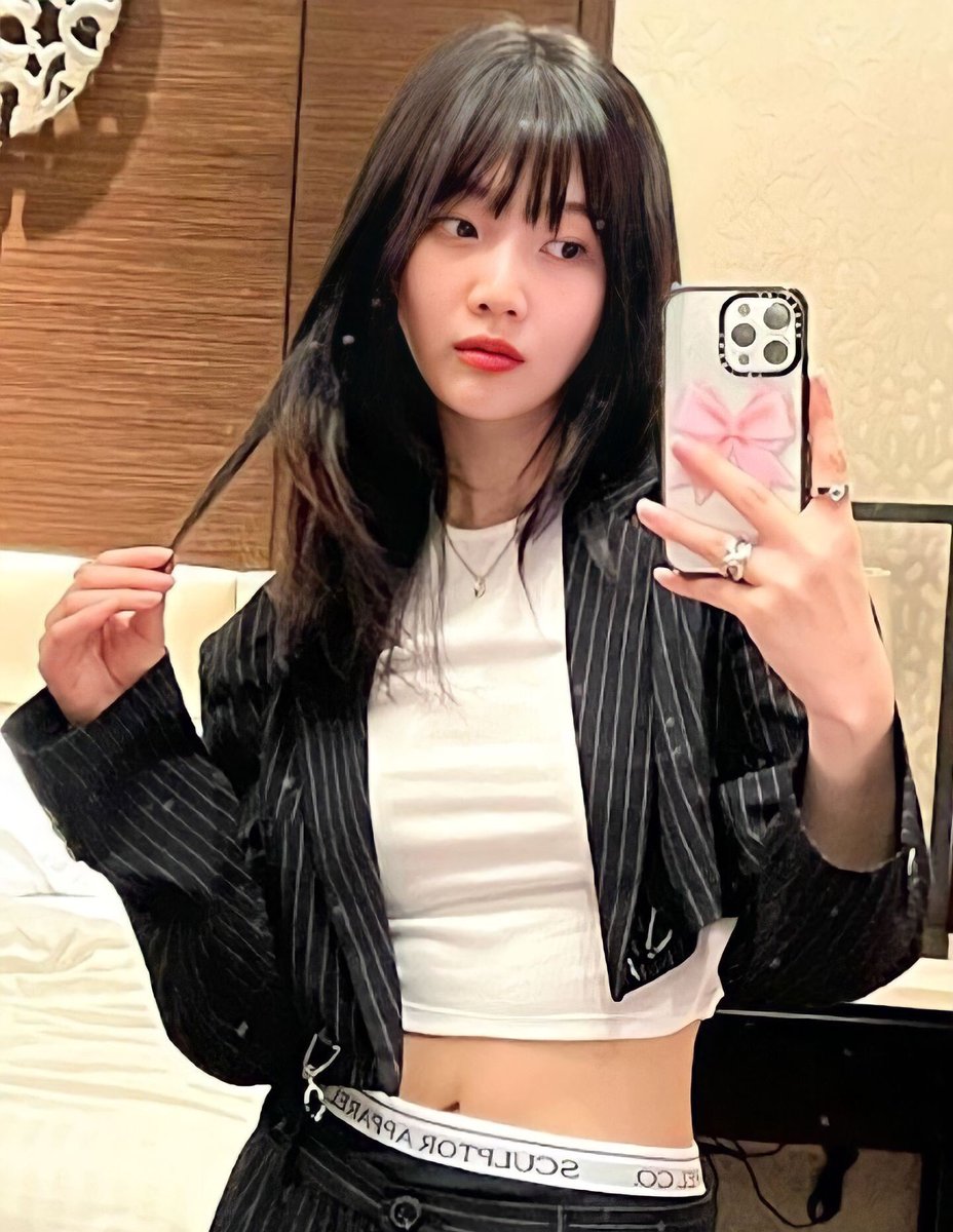 se esse tweet está passando na sua tl, faça um quote com a sua selfie no espelho.