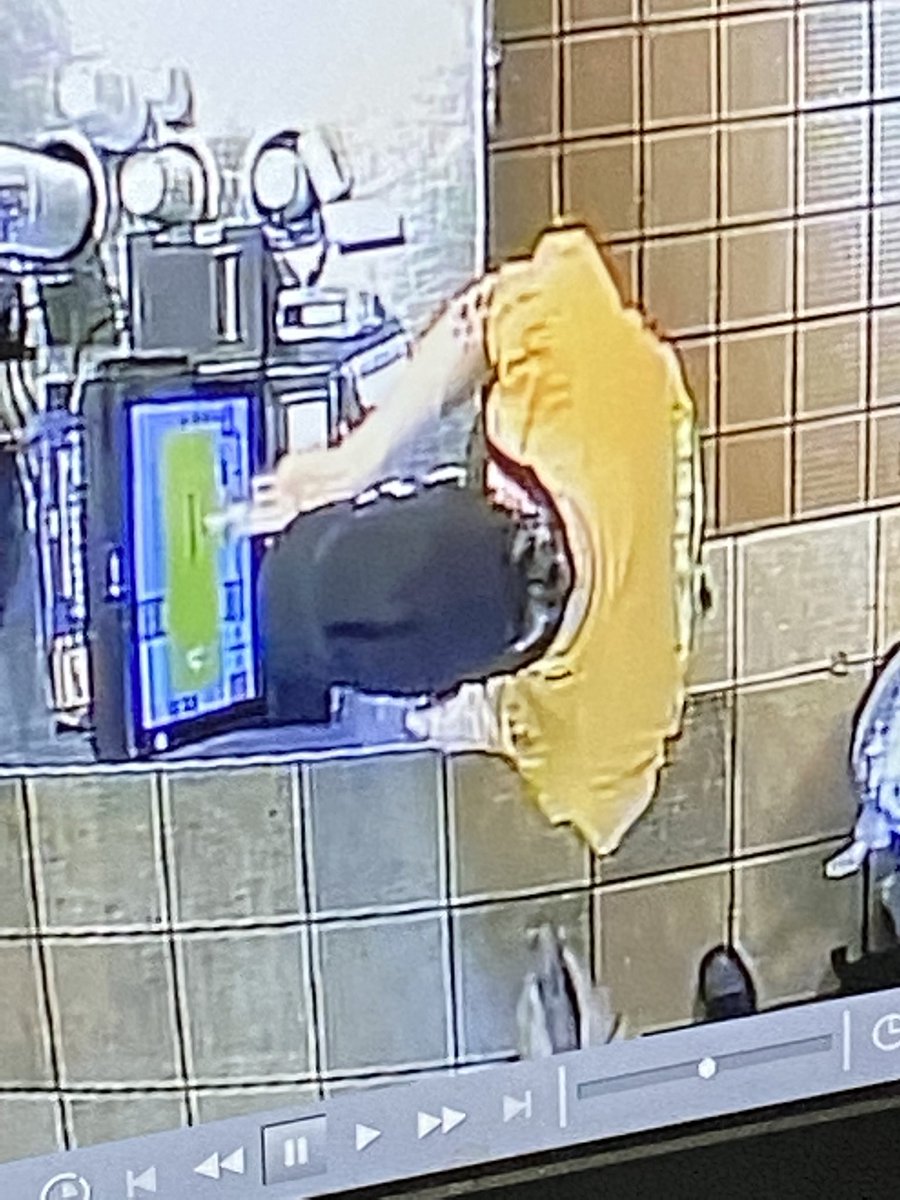 If twitter dead I want my last tweet to be a picture of me being held at gunpoint