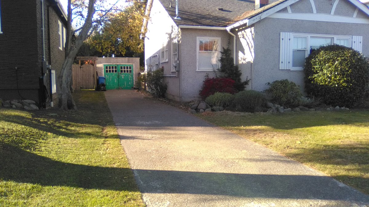 yyjObserver's tweet photo. Ever notice how small garage doors were back in the day? Don't think you could fit these newer cars through them anymore. #yyj. Driveways were a lot narrower too. https://t.co/UvYyH3B6V3