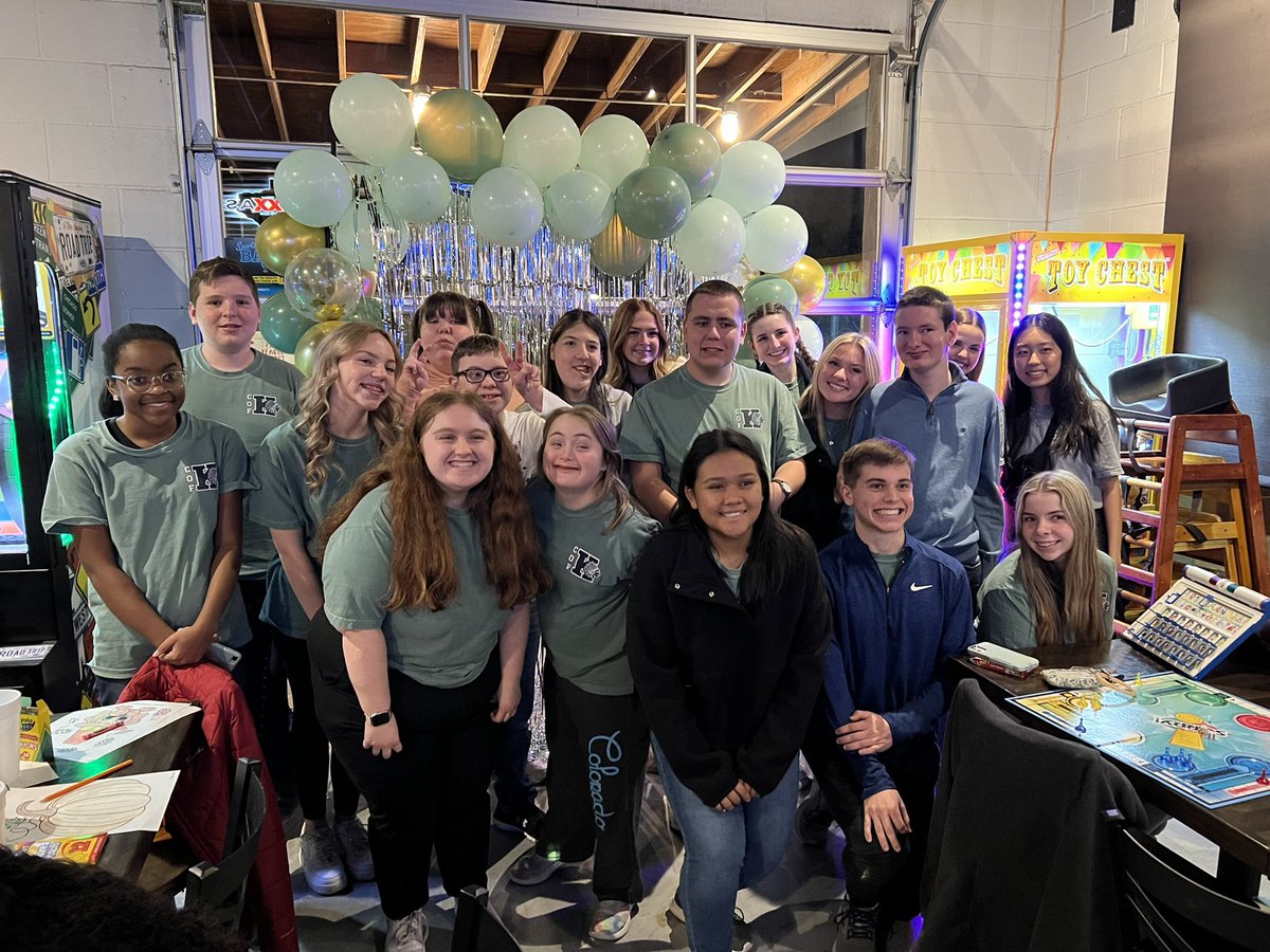 sha_olive's tweet photo. Dinner with Circle of Friends!! Thanks Old Town Ice House for hosting a community out for our kids!! @KellerHSCOF @KellerSped @KHSIndianNation https://t.co/TavfR0NaEW