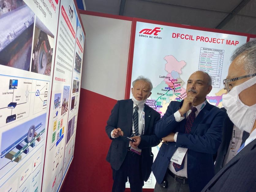 dfccil_india's tweet photo. The #DFCCIL stall at #Innorail2022 showcased #gamechanging & transformative aspects like #cybersignalling, the in-house developed Dedicated Freight Information System (#DFIS). Sh N Srinivas @diropbd_dfccil interacted with visitors & explained the various innovations at DFC. https://t.co/Iz4QXEYzeZ