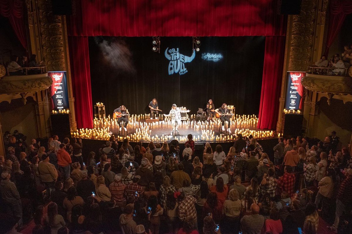 981THEBULL's tweet photo. Thank you for making it an unforgettable night with @baileyzimmerman! 

#KentuckyTakeover
#iHeartCountry https://t.co/Lbb2U2EgTK