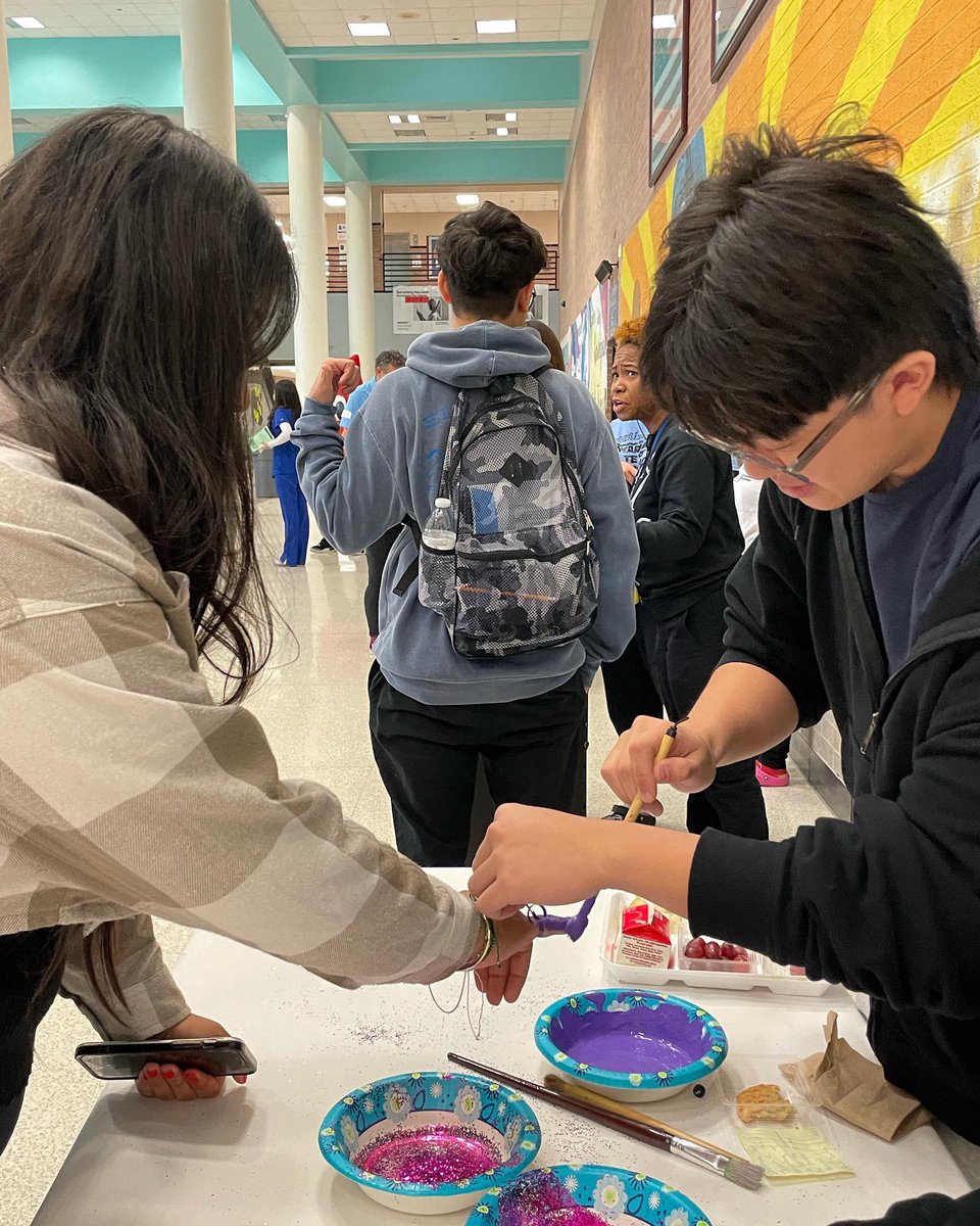 LobosInteract's tweet photo. Purple Pinky Project Day 1! Make sure to stop by the common tomorrow during ALL lunches to donate a $1 towards ending Polio and getting your pinkie purple! ✨
#interact #lobos https://t.co/iQze4CkHxV