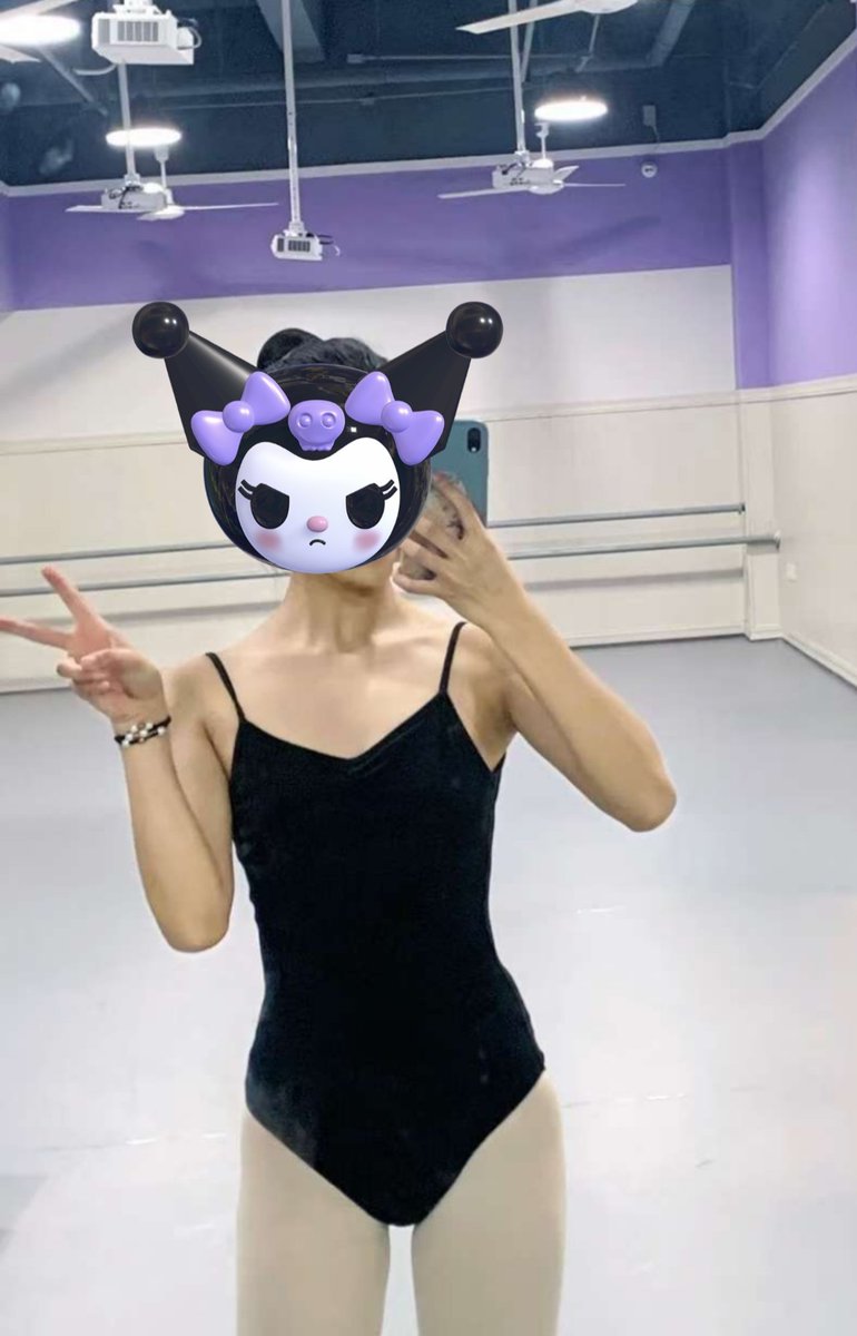Linlinjiang112's tweet photo. #女大学生 #舞蹈生 #反差 冬天来了，希望每个人都能和喜欢的人紧紧相拥 https://t.co/dOl84raOHJ
