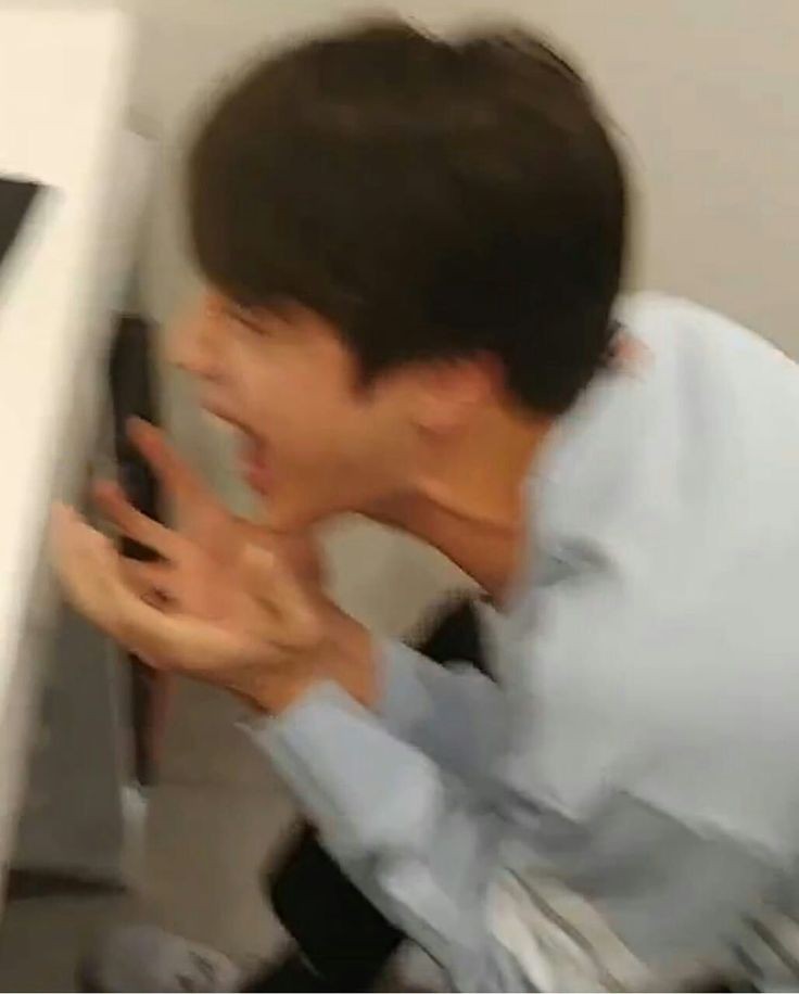 taekook9597_vk's tweet photo. COMO QUE VAN A CERRAR TWITTER???
ES EL PRIMER LUGAR DONDE VENGO PARA ENTERARME DE LOS CHISMES Y TENDENCIAS NOOO https://t.co/lzg1M9qWA4