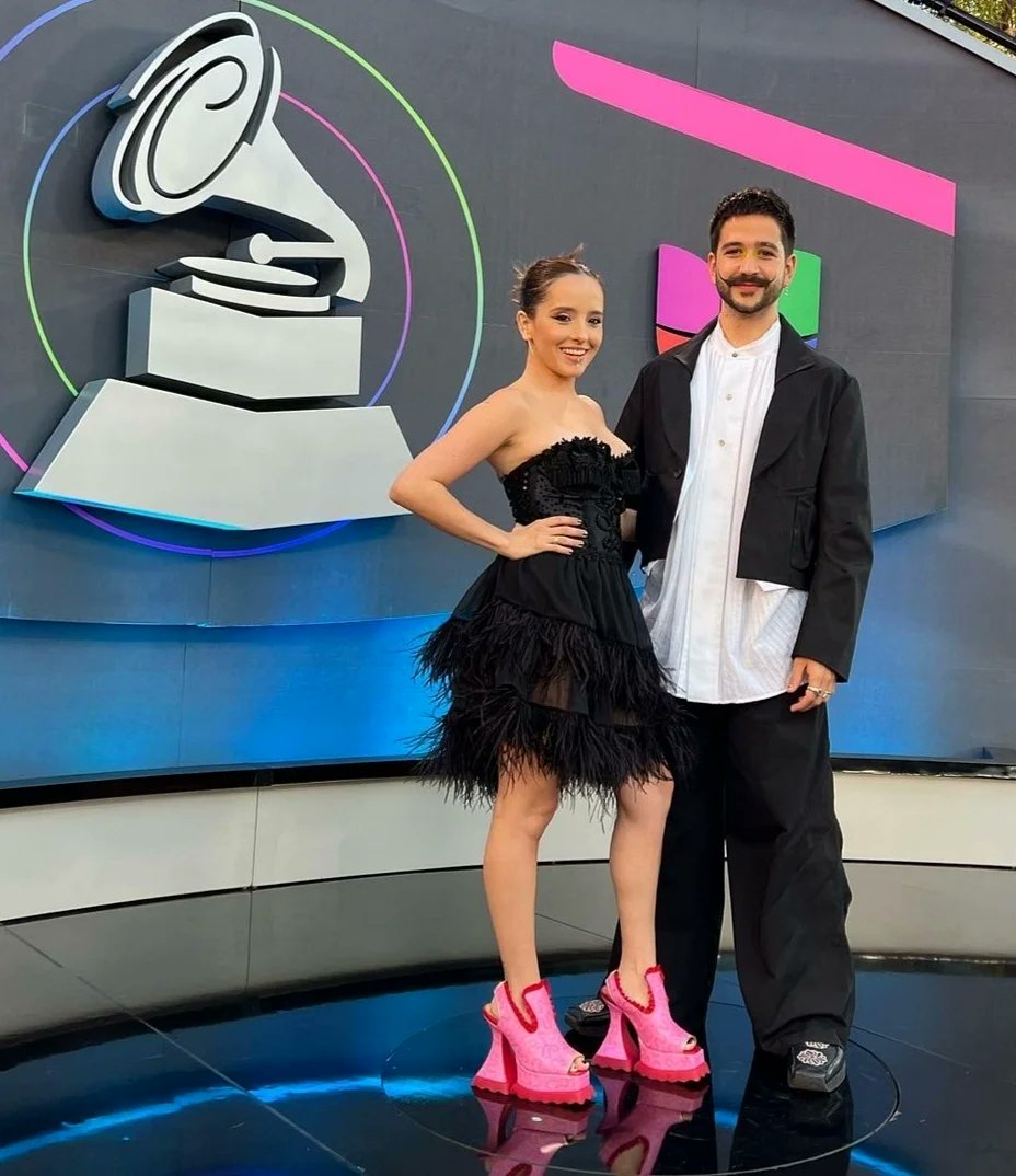 paseblanco's tweet photo. #Moda | Algunos looks de los asistentes a los #LatinGRAMMY 2022

¿Cuál te gustó más? 👀

#PaseBlanco #moda #Camilo #evalunaycamilo #Evaluna #KarolG #RauwAlejandro #Rosalía #marcanthony #thalía #evento #fashion #loúltimo #style #redcarpet #celebrity https://t.co/8xz3qVVK9h