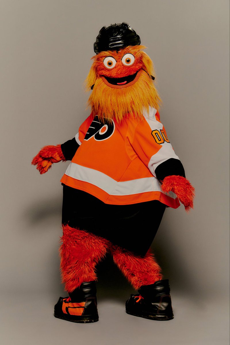 MrSmithOnBlast's tweet photo. Why did the “monster” from SMILE look like the mascot gritty https://t.co/GcHlCVGoNv