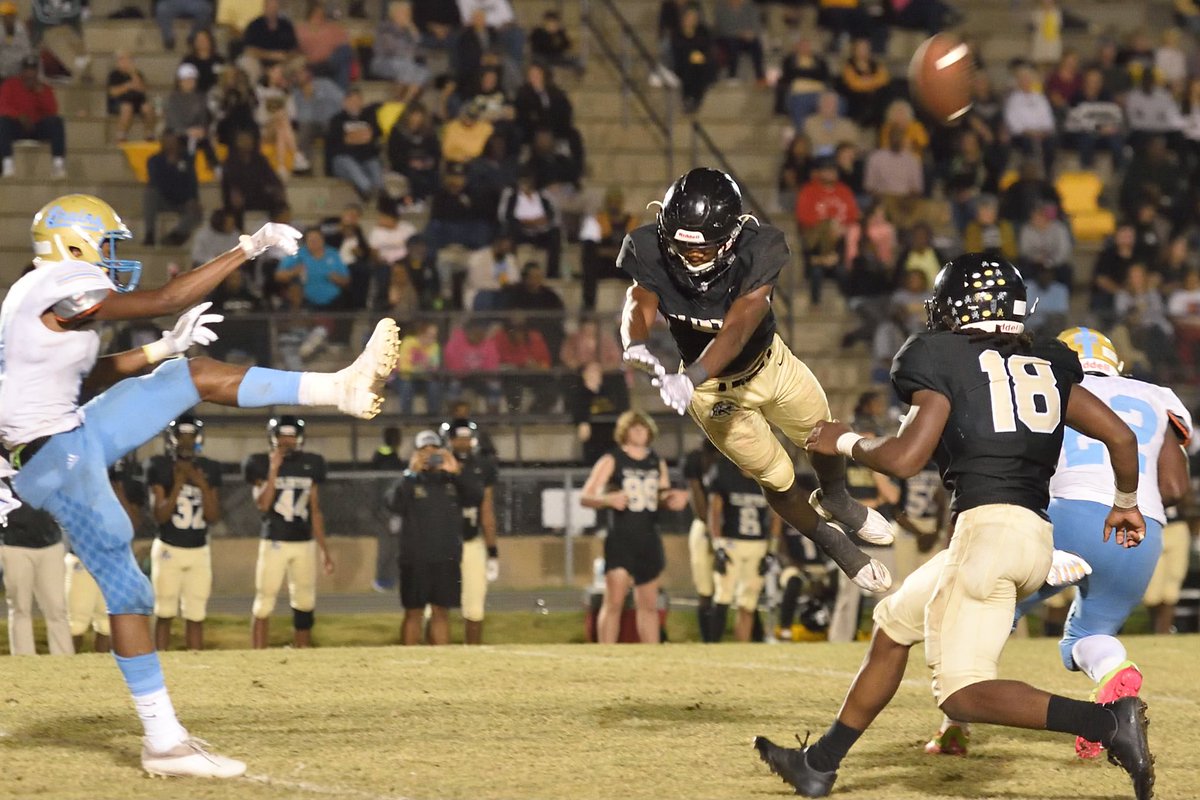 Alexand_Ev7's tweet photo. Big game tomorrow against East Dublin High School for the third round of playoffs. Time to show up and show out. @DarkHorseFball @CoachHunt93 @CoachMcFatten @Coach_CJohnson8 https://t.co/Y2tQqaVem0