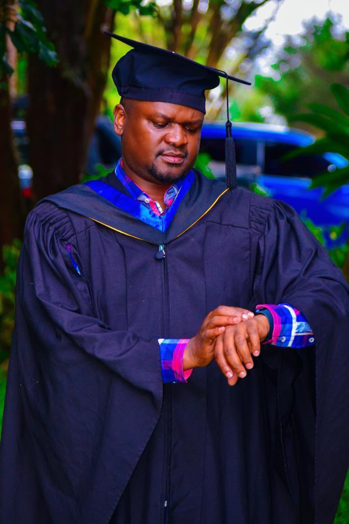 Iladopaul's tweet photo. Thank you Lord for yet another one. To all those who supported me especially my supervisor, May God bless you abundantly. The hour has arrived. https://t.co/KXGtusjpqJ