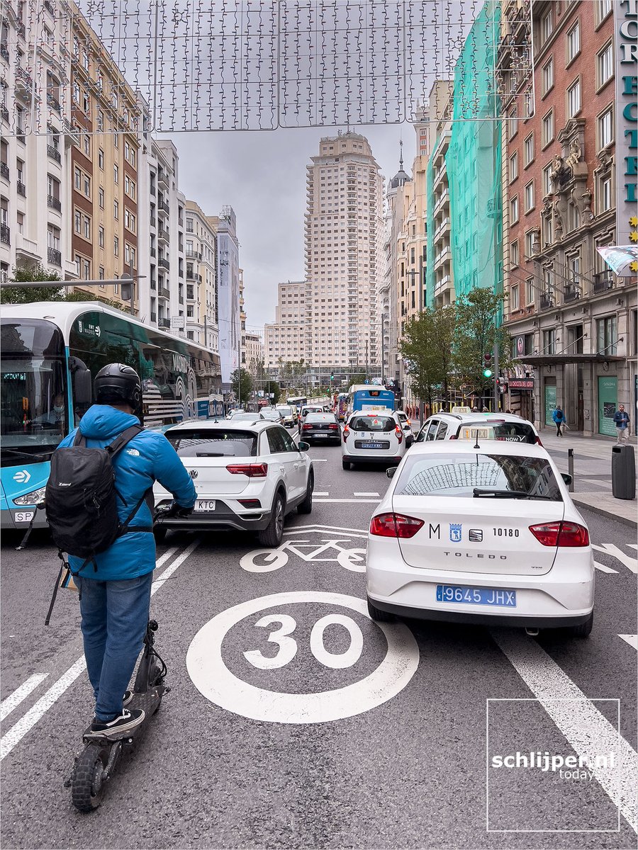 schlijper's tweet photo. Cycle lane 🙈

Calle Gran Via 
16 11 2022 13:02 #Spain #Madrid #bikeMAD #cycling https://t.co/rBtxGQFEFO