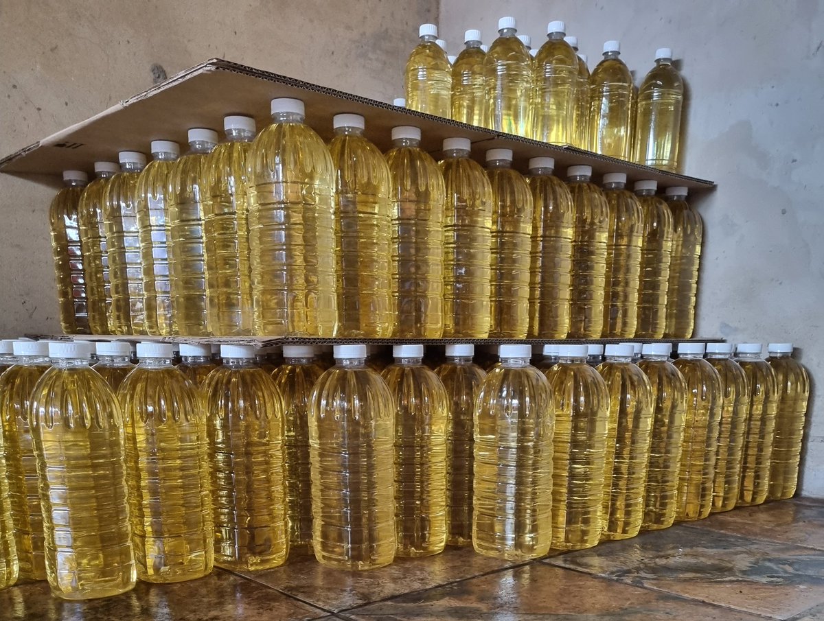 Happy Friday!!

'Q-ton Refined cooking oil'
📍Pretoria West
🚚 Pretoria, Midrand, Krugersdrop and  Limpopo
For orders contact ☎️ 082 512 4620/072 525 8568
📨Queentonoil@gmail.com
Please RT our customer might be in your TL.#VhuvhambadziDrive #Makhadzi #djhlo #Thembazwane #Limpopo