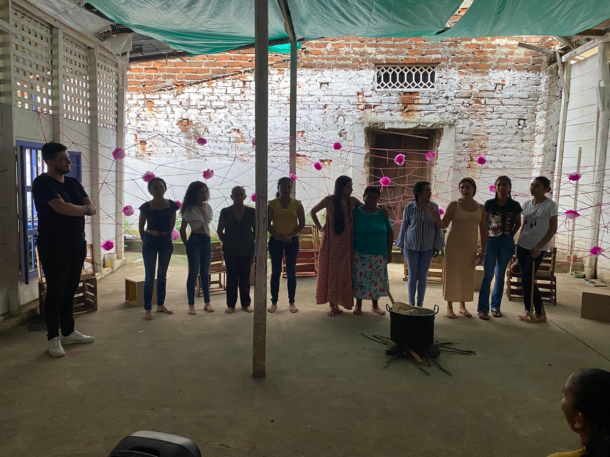tejido_del's tweet photo. #hilando desde #Chalán en los Montes de María en la  celebración del evento (🍵 cocineras de memoria, arte y paz )  un espacio de integración social en el marco de la conmemoración del mes a la No violencia de género y la #obraefímera Animales en la Guerra https://t.co/qRhdRUvUSO