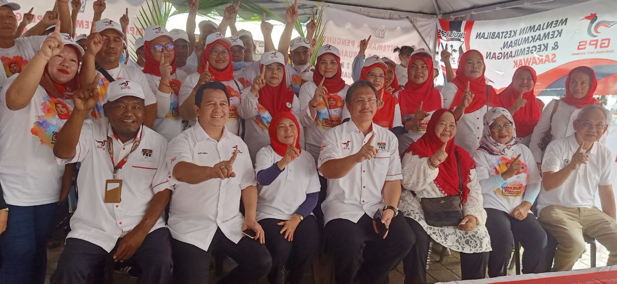 hazlandswk's tweet photo. Samajaya Muara Tabuan:
Memberi semangat kepada petugas parti yang mengharungi berbagai cabaran kempen di kawasan perindustrian dan perumahan moden.
#PRU15
#GPS
#P193
#SANTUBONG
#PILIHNANCY https://t.co/P5TOv5pKos