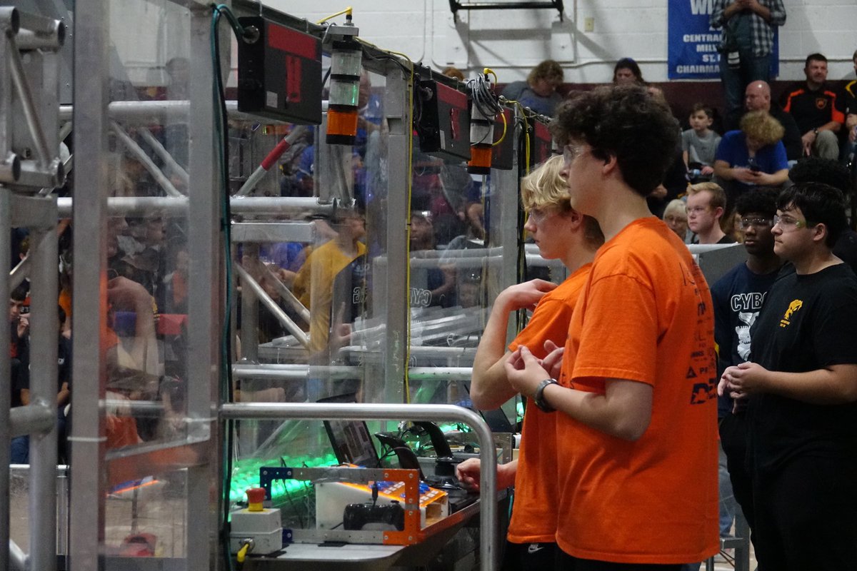 team3061's tweet image. ROBOTEERS RUMBLE OFFSEASON EVENT THROUGH PICTURES‼️🙌
- Event FINALISTS with @Frc1706 @Team5442 & @FRC8096 
- Excellent drive team practice and competition environment for our new members. 
- Last time playing a #RAPIDREACT game 😔
Thanks to all who put together the event! 🧡