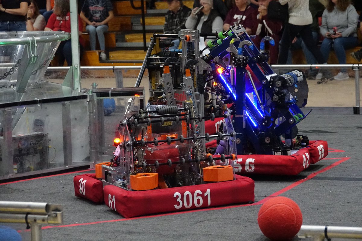 team3061's tweet image. ROBOTEERS RUMBLE OFFSEASON EVENT THROUGH PICTURES‼️🙌
- Event FINALISTS with @Frc1706 @Team5442 & @FRC8096 
- Excellent drive team practice and competition environment for our new members. 
- Last time playing a #RAPIDREACT game 😔
Thanks to all who put together the event! 🧡