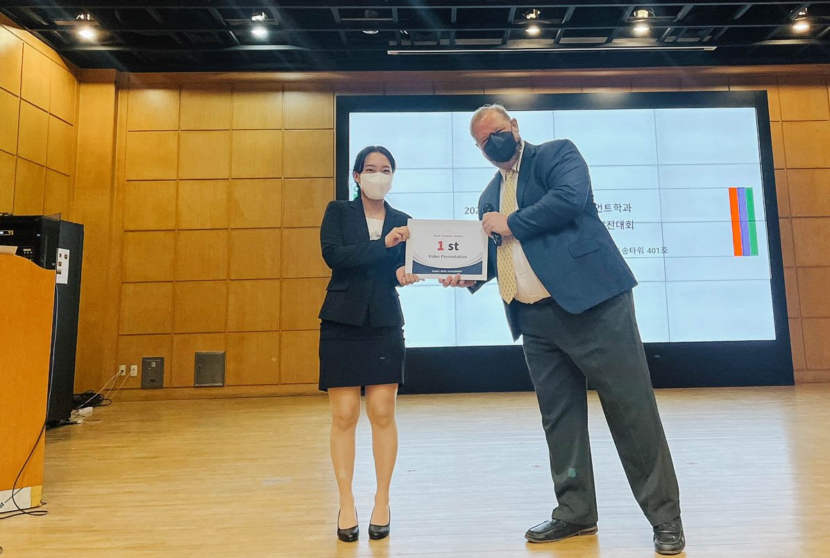 GlobalWoosong's tweet photo. #Congrats to all the participants &amp; winners of the #HotelManagement #academicseminar in @endicottkorea here at WSU. Students utilized classroom lessons to evaluate a brand's image &amp; create campaigns w/effective calls 2 action to increase purchasing behaviors
#HospitalitManagement https://t.co/pbrPnYcmzc