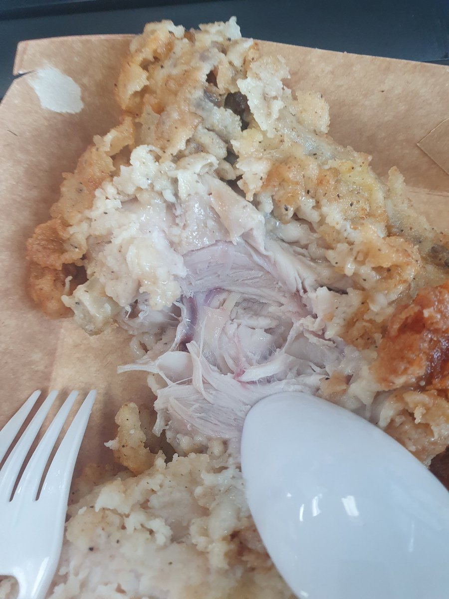 makyln's tweet photo. @KFCPhilippines sobrang putla ang medyo di luto chicken ninyo sa SM mega B branch https://t.co/8xUqjds0AA