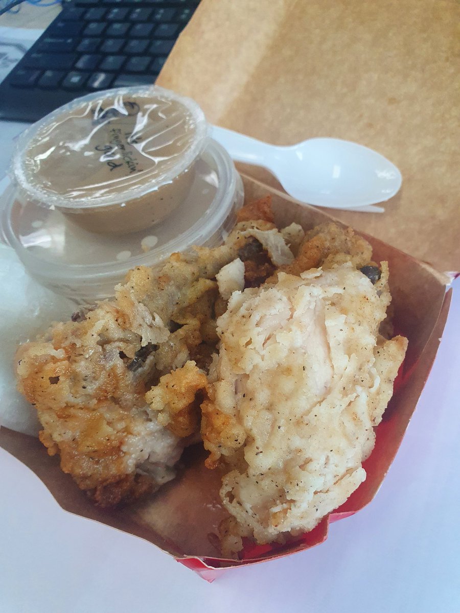 makyln's tweet photo. Color cream yan sa personal nagulat ako sa chicken ninyo daig pa ang may anemic.. obvious naman na hilaw bakit serve ito ng store ninyo? https://t.co/xHwu2qMxAO