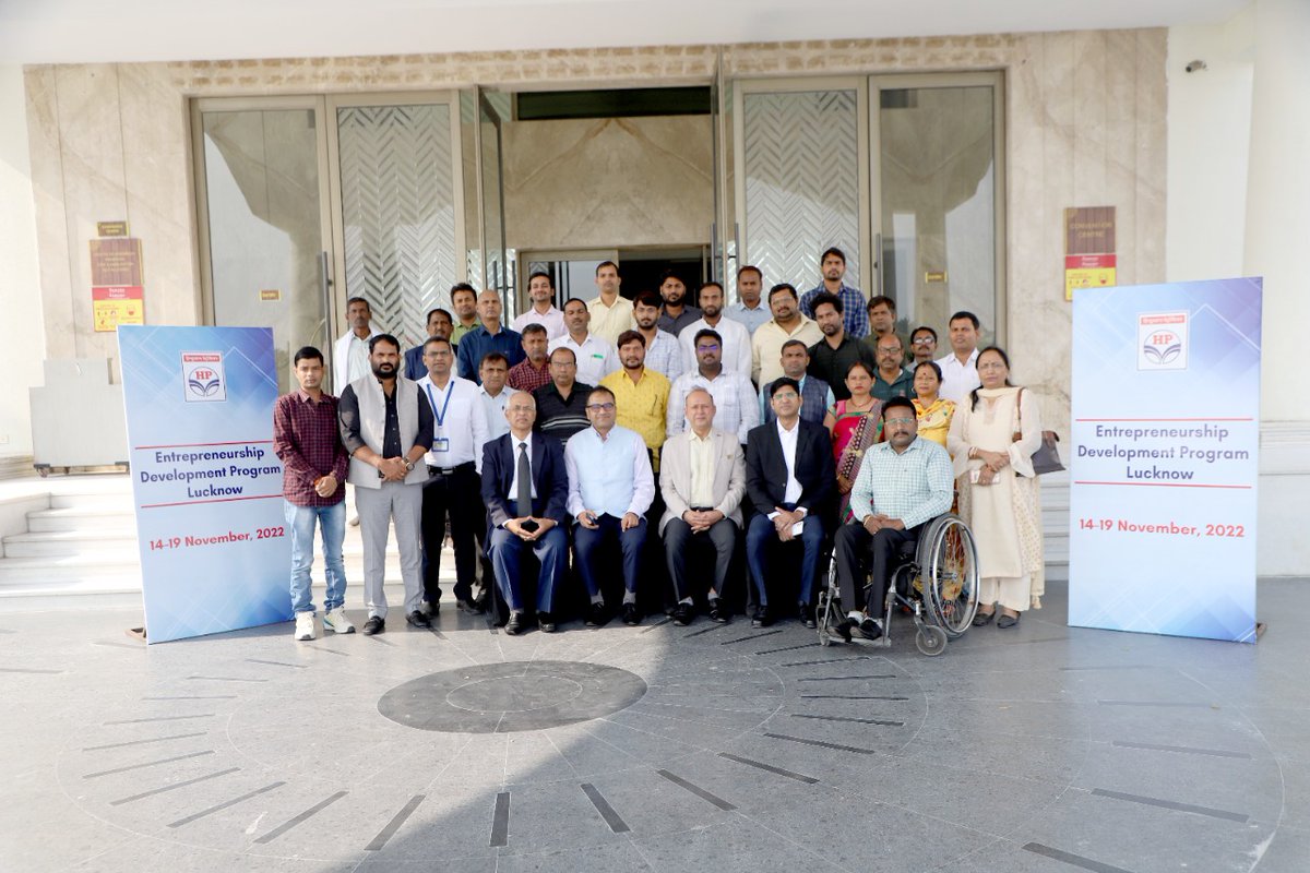 ED-Retail @hpcl_retail @HPCL interacted with the Dealers of Lucknow, Varanasi, Kanpur & Gorakhpur Regions during the ongoing EDP at Lucknow wherein he stressed on the importance of safety, customer services, challenges & thereby need of such programs to enhance competency