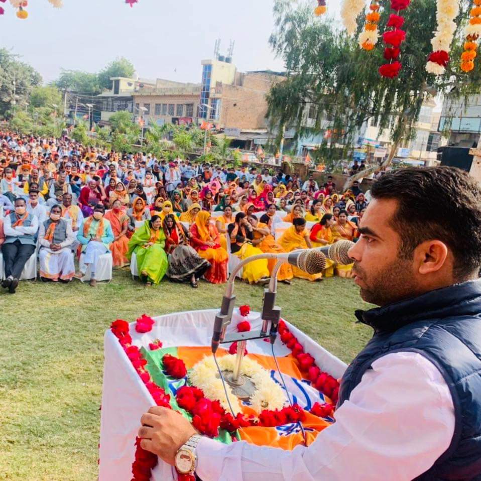 NareshVijayIND's tweet photo. भाजपा राजस्थान के प्रदेश मंत्री बड़े भाई साहब आदरणीय श्री लक्ष्मीकांत जी भारद्वाज को जन्मदिन की हार्दिक बधाई एवं शुभकामनाएं, मेरी ईश्वर से प्रार्थना है कि आप स्वस्थ एवं दीर्घायु रहें।
बाबा महाकाल का आशीर्वाद सदा बना रहे
#HBD #HappyBirthday
#BestWhishes

@lkantbhardwaj https://t.co/pFItwrh5o2