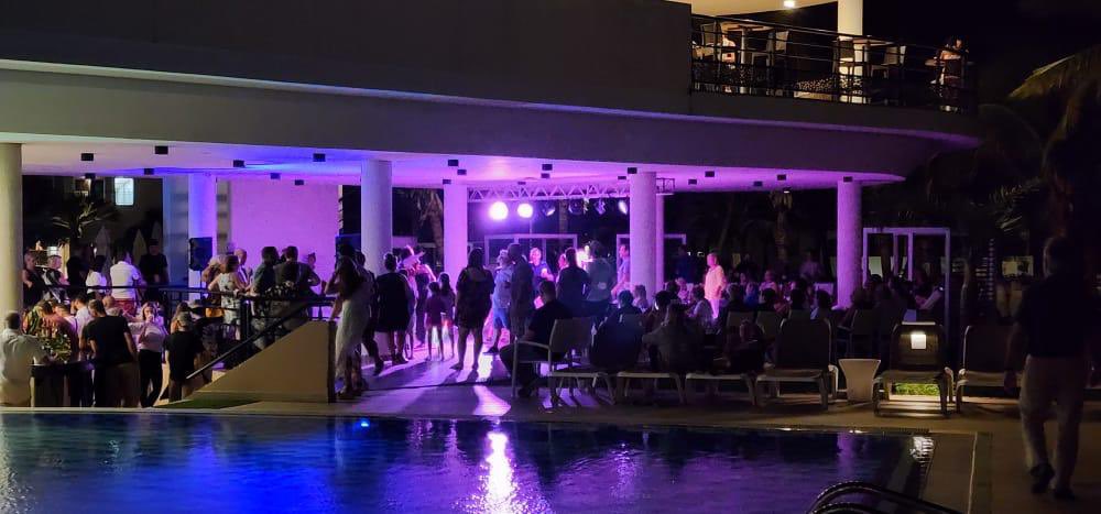 MeliaInternaci1's tweet photo. Nos encantan las noches retro 🎆💯😍
¿No te sucede igual? 
🕺🏻💜💙

#retrostyle #fiestaretro #showretro #Animacion #meliainternacionalvaradero 
@MinturVaradero @MeliaCuba @grancaribehotel @_varadero @dist_cubaron @AntillaGran @BetancurtIbia https://t.co/jBLguEfmjU