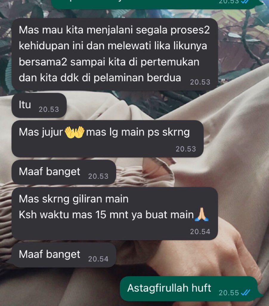 DAygesti's tweet photo. Sempet2nya lagi klahi udah hampir baik2 . Dasar cowok! https://t.co/JKmMzsY2hq