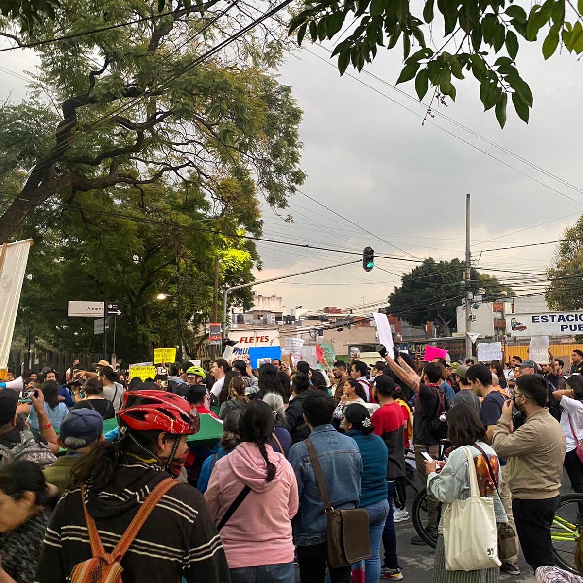 GatitosVsDesig's tweet image. Miau. Hoy estuvimos en las oficinas de Seduvi, en la protesta por el derecho a la vivienda en la CDMX. Entregamos un documento con pliego petitorio, que también compartirnos por aquí. bit.ly/PliegoProtesta… (abajo está completo).