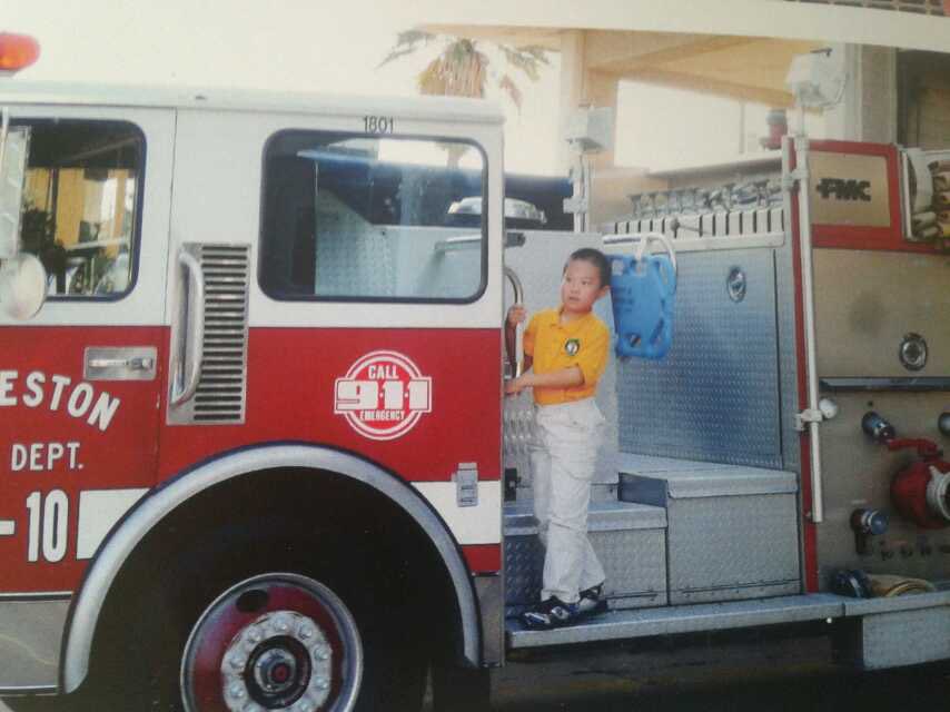 Dream came true 🥺tears and sweat behind this. Brought my memory back to 7th grade in china, I asked the ambulance crew by myself if i can ride along. And went on call when I was only 11. RIP to those first responders who have sacrificed their life, we will carry from here.