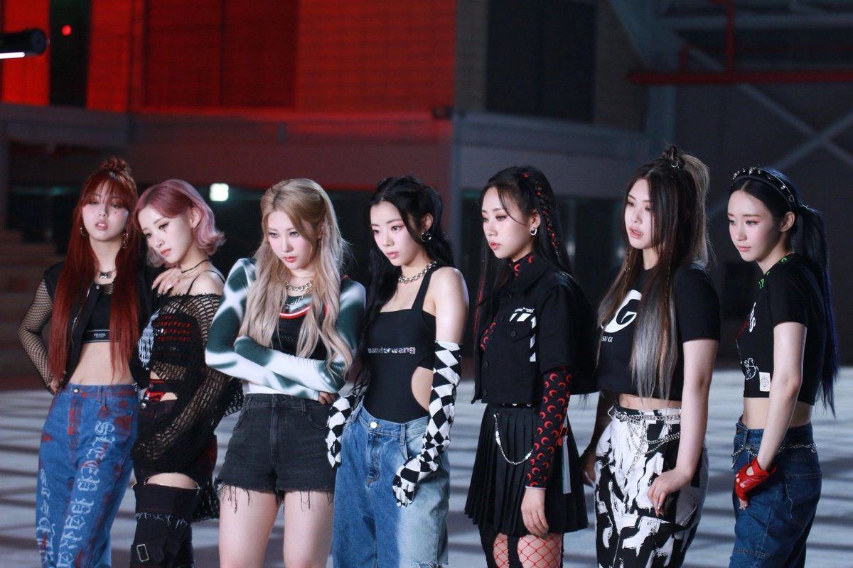 PURPLEBLISS0315's tweet photo. forever seven💜

#ThankYouJieun #WeLoveJieun https://t.co/jqlgvz4vwf