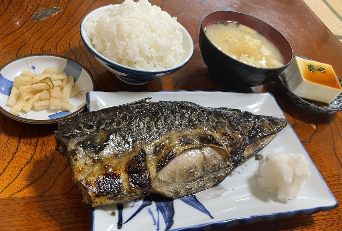 ご飯食べ〼🍙
わかる人はわかるよね🐟

#鯖の真 
#フォロバ
#相互フォロー