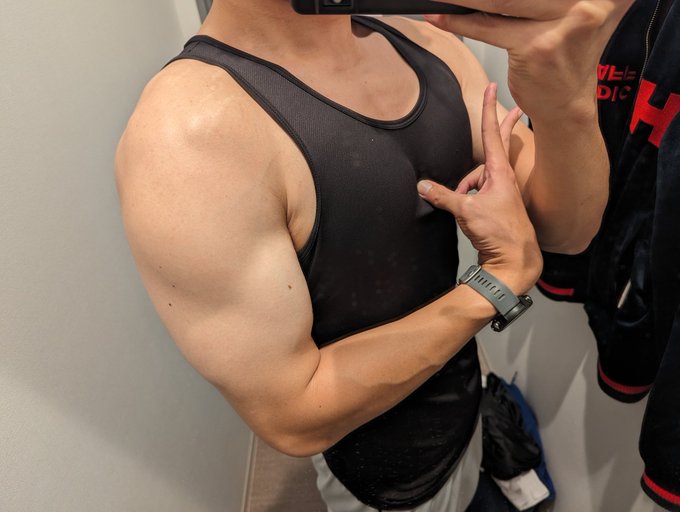 今日は胸と肩トレをしました((💪🐱💪)) 