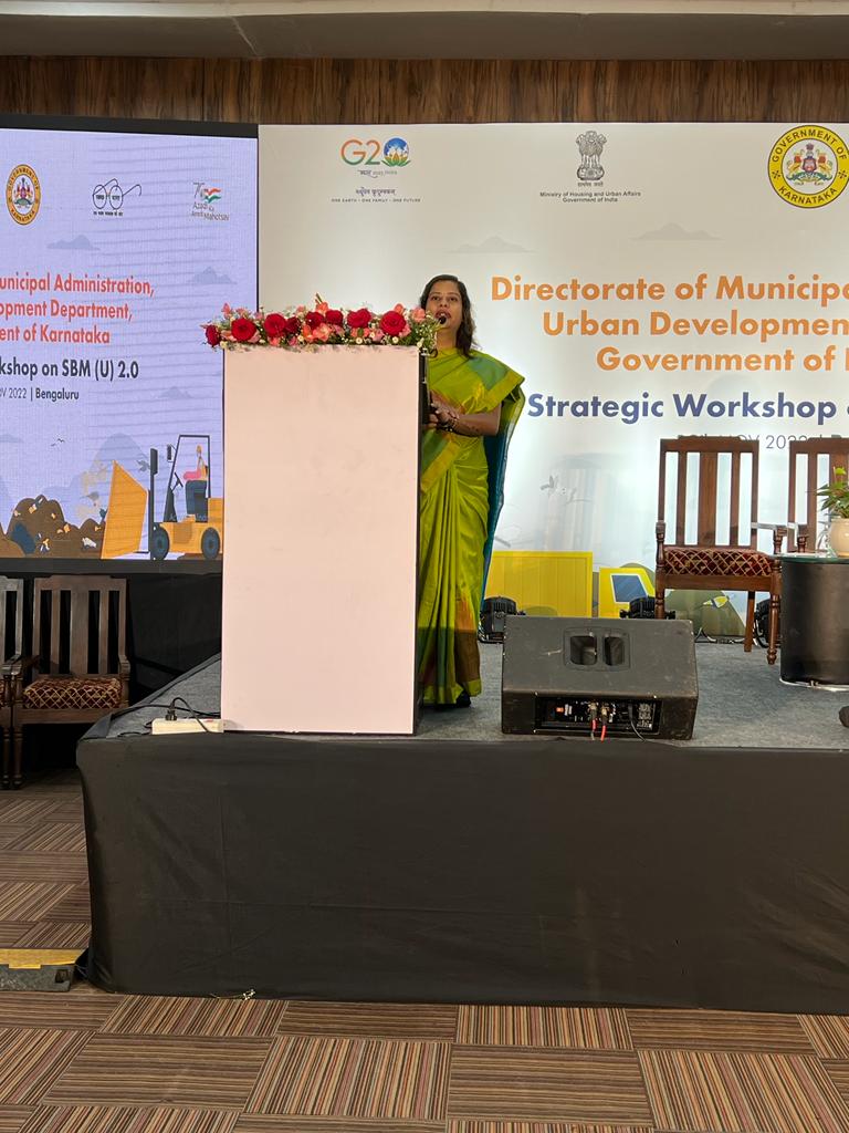 SwachhBharatGov's tweet photo. #StrategicWorkshop on SBM-U 2.0 for Karnataka begins with Smt. Manjushree welcoming delegates, sector partners, & state officials and delivering the welcome address. #LegacyWasteManagement https://t.co/sfaWkTtoIh
