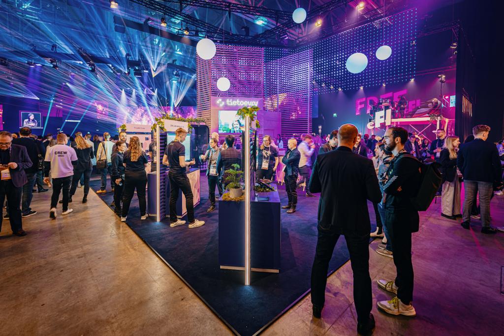 Tietoevry's tweet image. We are ready for Slush day 2! 🔥 Visit our booth next to the founder stage for demos, talks, and networking. You are also welcomed to join our afterparty with @startuprefugees at 18.00! Read more about our activities: bddy.me/3AmHEkM #slush2022 #purposefultechnology