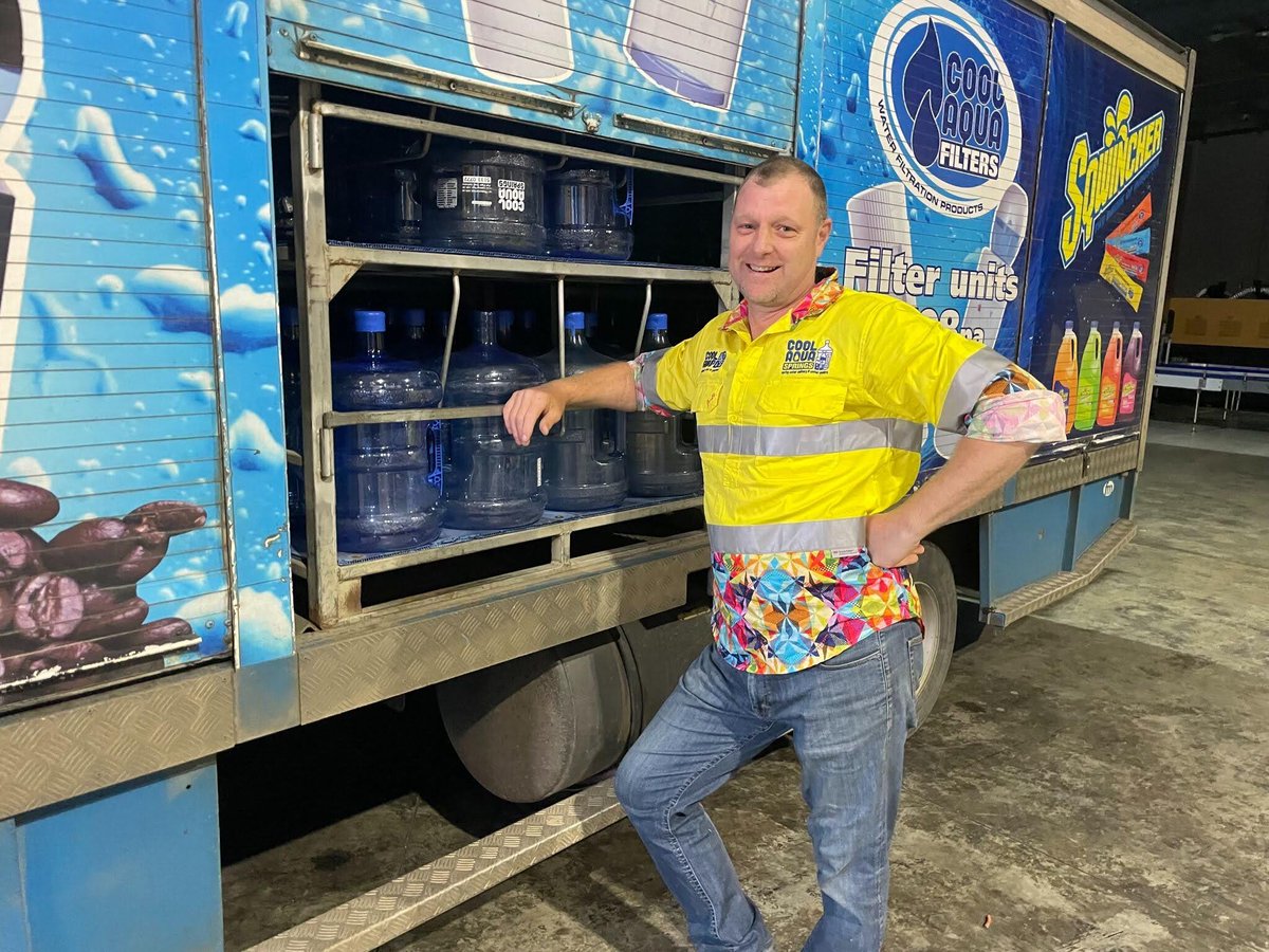 coolaquasprings's tweet image. Chris and Jordy helped play their part of Mental Health Day wearing these bright new work shirts. Here they are getting ready to do the days deliveries. Talk about being a great conversation starter! 

coolaquasprings.com.au
#MentalHealth #SpringWaterDelivery #CoolAquaSprings