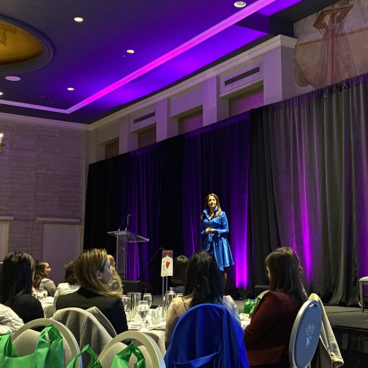 Congratulations to all the MDs receiving @WXN Canada’s Top 100. Inspiring to see these women chart their path in EDI, advocacy, global health, entrepreneurship & public speaking #WXNTop100 @MarciaJAnderson @melanieimorris @KatharineSmart @NardinSamuel @drshimikang @Roops22