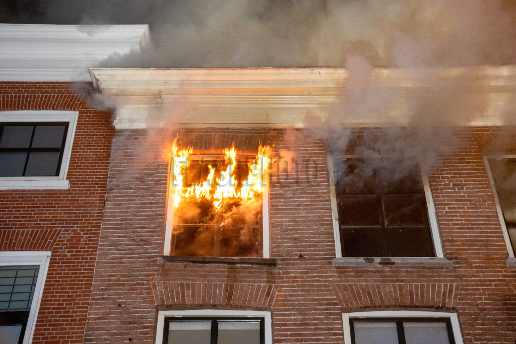 Schiedam | Dam - Zeer grote uitslaande brand in woning: → flashphoto.nl/nieuws/12681/z…