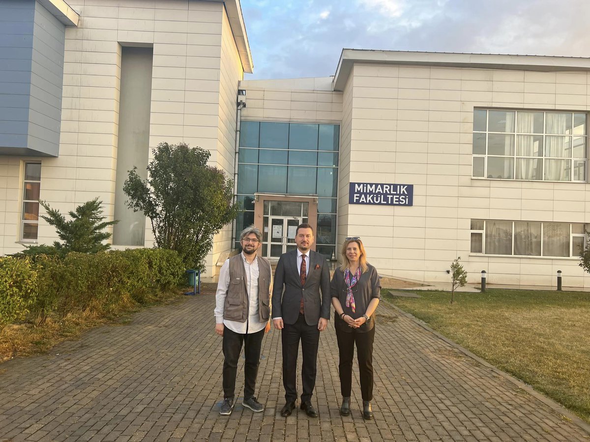 HavsaBelediyesi's tweet photo. HAVSA’MIZA İLİŞKİN HAYALLER KURMAYA DEVAM EDİYORUZ
KIRKLARELİ ÜNİVERSİTESİ MİMARLIK FAKÜLTESİ ŞEHİR BÖLGE PLANLAMA BÖLÜMÜNDE HOCALARIMIZ ve ÖĞRENCİLERİMİZ İLE HAVSA’YI MASAYA YATIRIYORUZ
AKADEMİDE HAVSA’MIZI PLANLAMAYA,  BİLİMLE GELECEĞE HAZIRLAMAK İÇİN ÇALIŞMAYA DEVAM EDİYORUZ https://t.co/JfSaI11Jyv