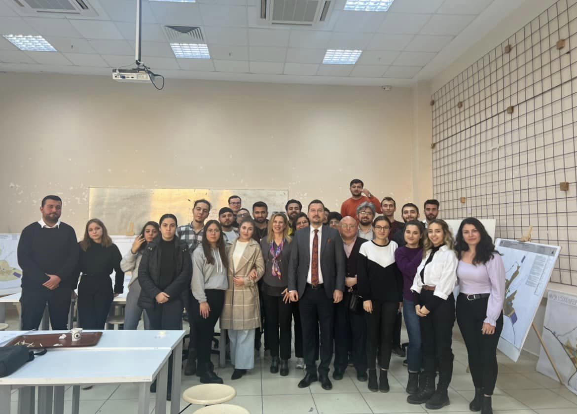 HavsaBelediyesi's tweet photo. HAVSA’MIZA İLİŞKİN HAYALLER KURMAYA DEVAM EDİYORUZ
KIRKLARELİ ÜNİVERSİTESİ MİMARLIK FAKÜLTESİ ŞEHİR BÖLGE PLANLAMA BÖLÜMÜNDE HOCALARIMIZ ve ÖĞRENCİLERİMİZ İLE HAVSA’YI MASAYA YATIRIYORUZ
AKADEMİDE HAVSA’MIZI PLANLAMAYA,  BİLİMLE GELECEĞE HAZIRLAMAK İÇİN ÇALIŞMAYA DEVAM EDİYORUZ https://t.co/JfSaI11Jyv