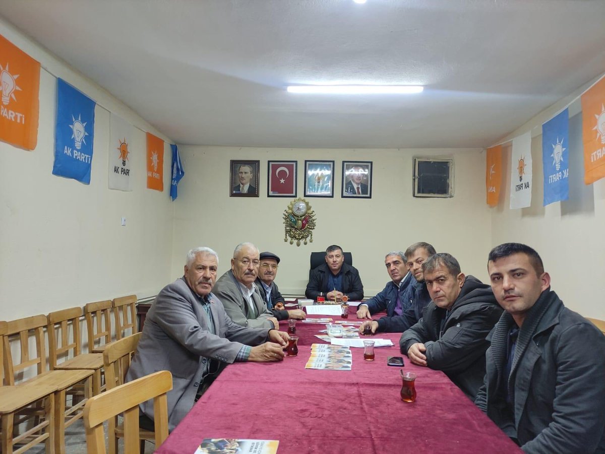 akmerkezilce's tweet photo. #Gebeceler Beldemizde #haftalık toplantılarını #Belde Bşk. @SevkiLtay ve Kord. @ahmet_tas03 katılımı ile gerçekleşti.#hedef2023 yolunda çalışmaları hakkında istişareler de bulundular…
@zckaradeniz
@Emre_Caliskann
@necipfiliz
#AKDAVA
#BizBüyükBirAileyiz
#DurmakYokYolaDevam https://t.co/8OhbsRLgXK