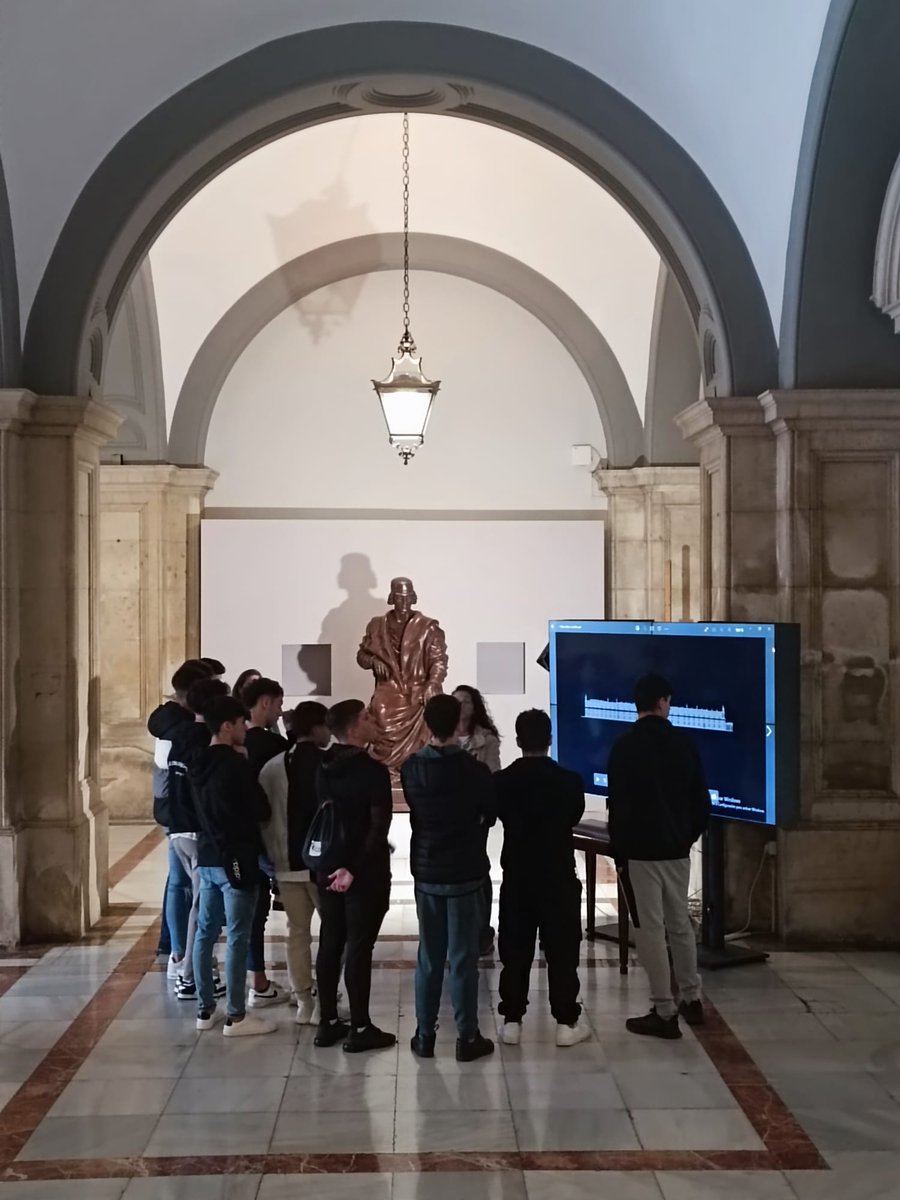 unisevilla's tweet photo. 🏛️La US ha celebrado el Día Europeo del #Patrimonio Universitario con una visita guiada a estudiantes del IES Luca de Tena de Sevilla y del IES Camas-Antonio Brisquet de Camas

🎒Al encuentro se han sumado #estudiantes de la Facultad de Filosofía y Letras @univcadiz https://t.co/9UAIFL5PCn