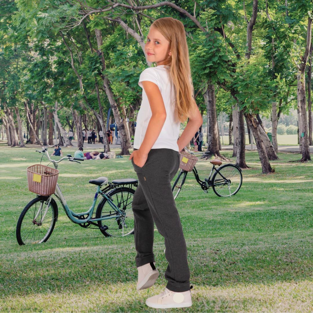 SwitcherWhale's tweet photo. Stolzer Befürworter von unordentlichem Haar und Jogginghosen! 🇩🇪
Fier partisan des cheveux en bataille et des pantalons de survêtement ! 🇫🇷
Proud supporter of messy hair and sweatpants! 🇬🇧

#sweatshirtseason #madewithrespect #switcher #switzerland #switcherland #kidssweats https://t.co/NCD3atfXrT