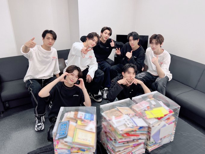 mjaeyun's tweet photo. The person that I love the most wrote a polished piece of writing with a string of love-filled lines inside. No words can express how grateful I am for this. let's meet again soon! https://t.co/7450HWt1nc
