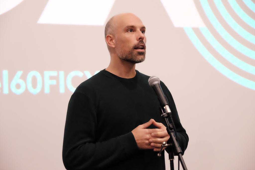 Gijonfilmfest's tweet photo. El alumnado del #CISLAN tendrá hoy la suerte de contar con una charla formativa con el director Eloy Domínguez Serén, director de 'Al otro lado del mar'.😄
A las 18:20 horas en las instalaciones del centro.
#60FICX
#LaGranOlaDel60FICX https://t.co/lKgv0Qqu1c