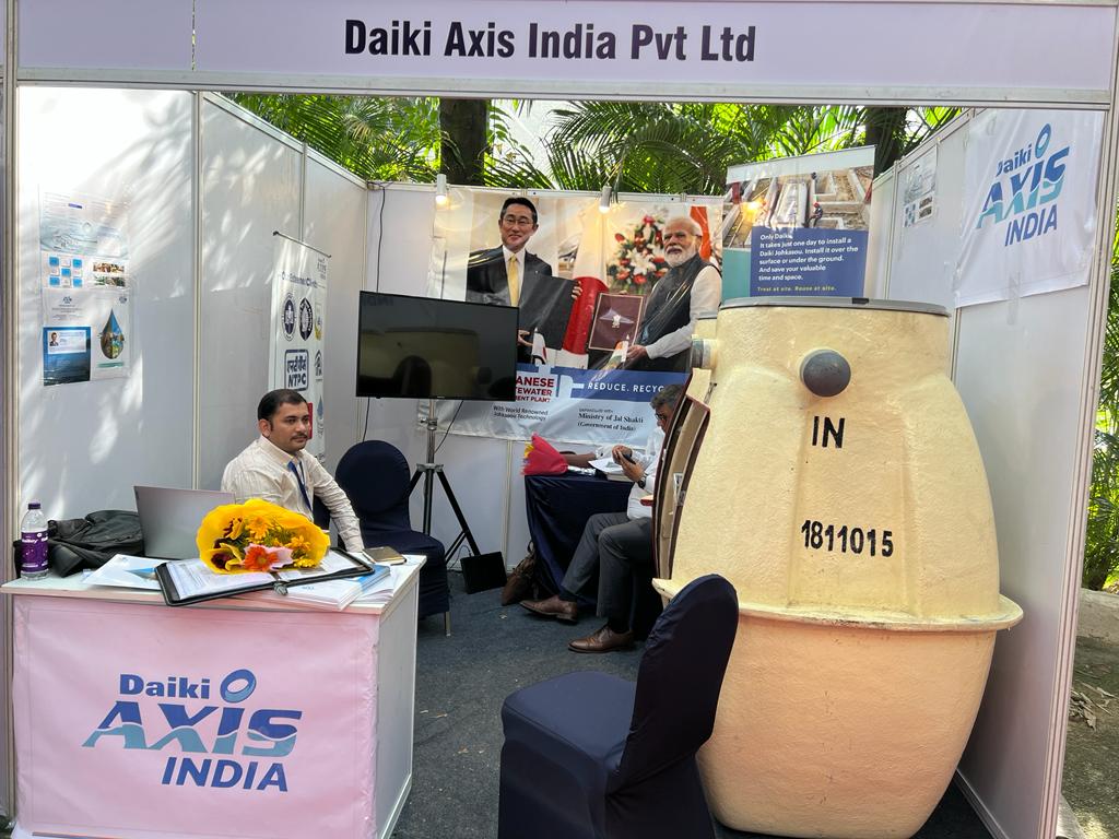 SwachhBharatGov's tweet photo. The #StrategicWorkshop on SBM-U 2.0 for #Karnataka has displayed various intensive and innovative booths installed by the different entities. These booths highlight innovative techniques developed with a vision to solidify the ecosystem for SWM, WWM, #wastewatermanagement, etc. https://t.co/g7A53aj9wb
