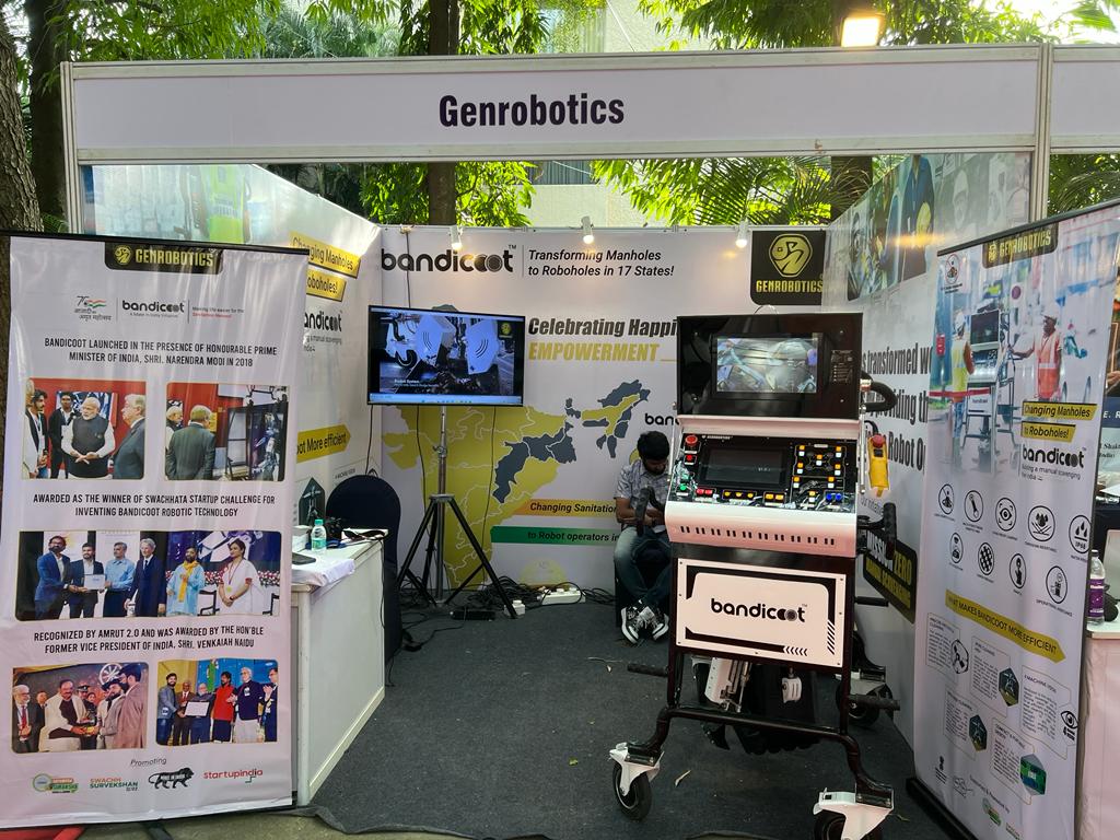 SwachhBharatGov's tweet photo. The #StrategicWorkshop on SBM-U 2.0 for #Karnataka has displayed various intensive and innovative booths installed by the different entities. These booths highlight innovative techniques developed with a vision to solidify the ecosystem for SWM, WWM, #wastewatermanagement, etc. https://t.co/g7A53aj9wb